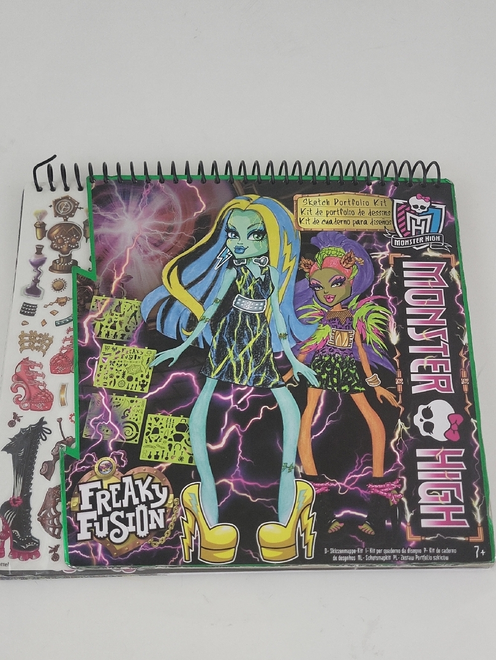 Monster High Freaky Fusion Sketch Portfolio Kit Book Fashion Design Art Stickers